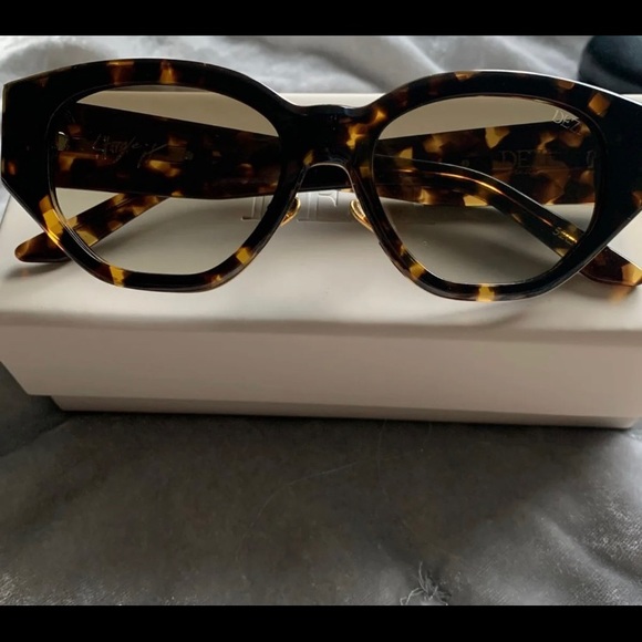 Dezi Charge It Sunglasses - Picture 3 of 4